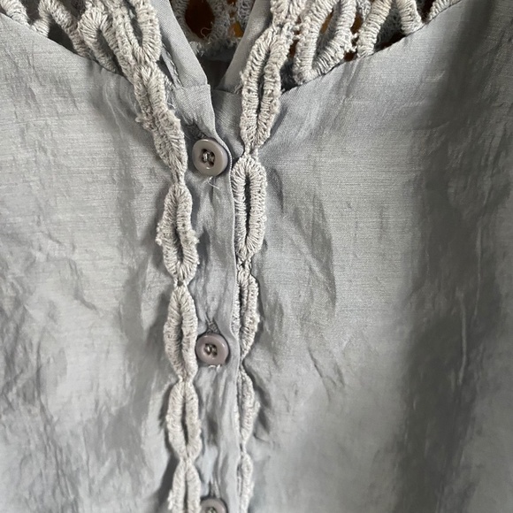 Ellison Blue Size Large Top - Picture 9 of 9